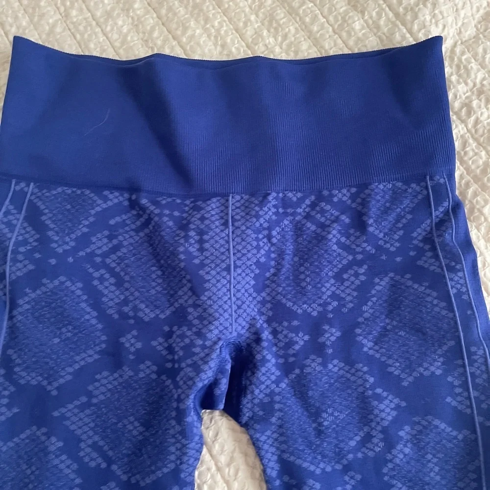 Lululemon Ebb To Street Pants Womens Heather Sapphire Blue Seamless Snakeskin